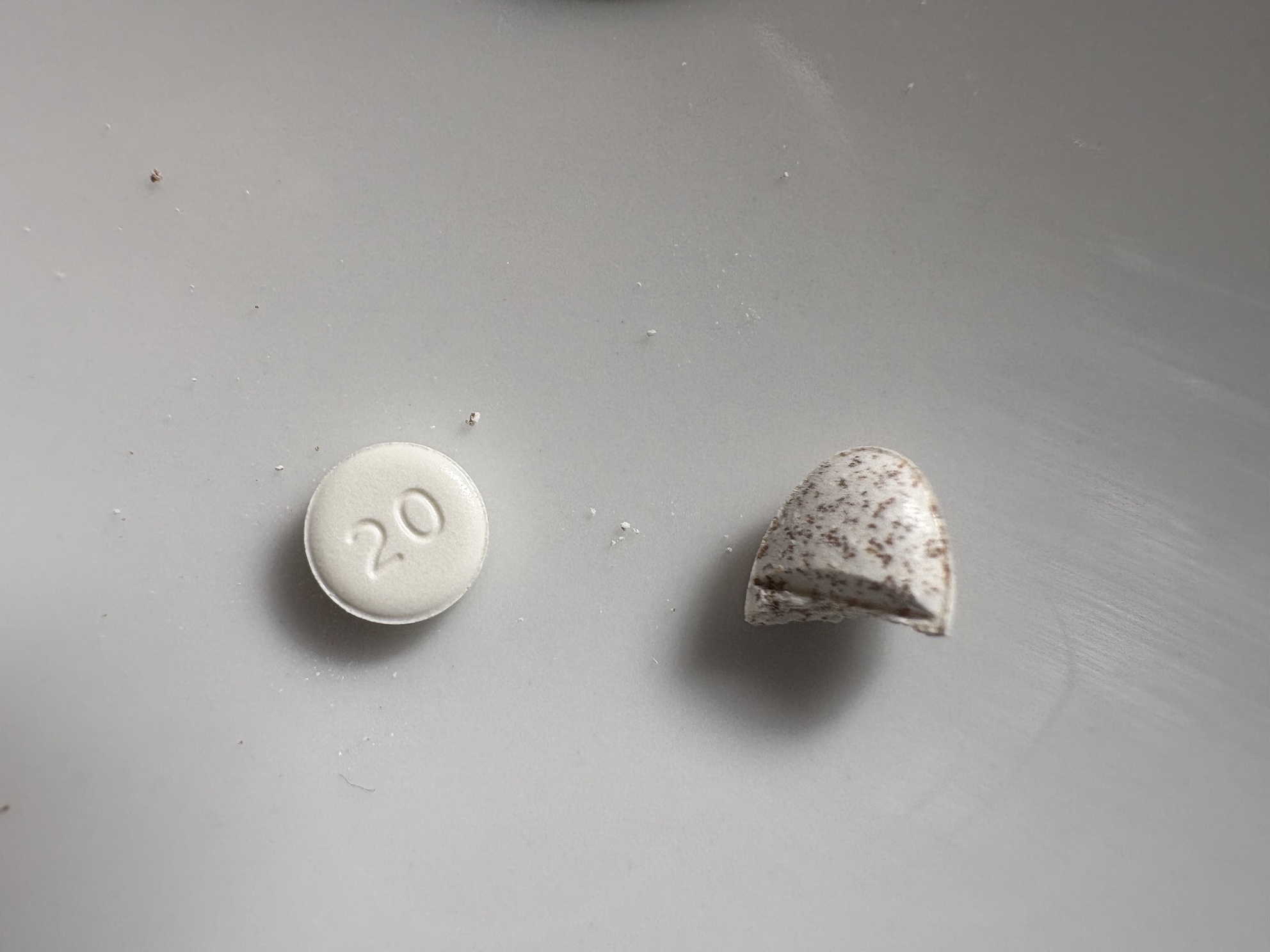 左が新しいお薬 右は最初から使ってるお薬